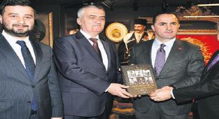Kapılarını açtı
