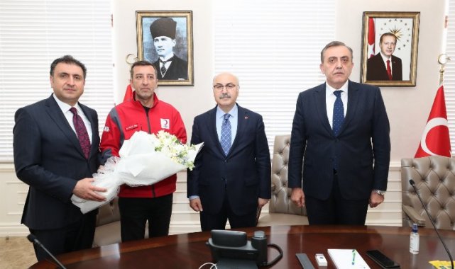 Hayırsever iş insanı ve kardeşinden Buca Kızılay'a anaokulu bağışı