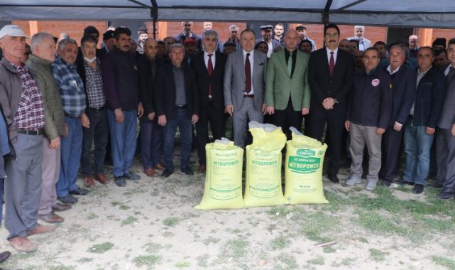 Manisa Selendili üreticilere 30 bin 5 kilogram gübre dağıtıldı