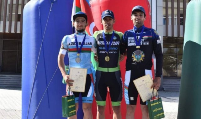 Sakarya Büyükşehir'in pedalı Azerbaycan'da şampiyon oldu