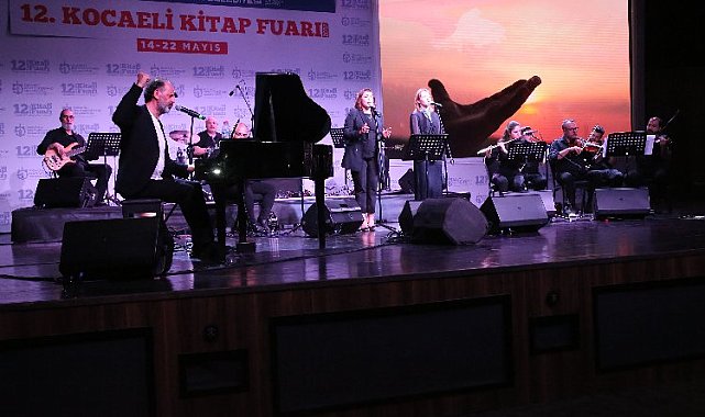12. Kocaeli Kitap Fuarı muhteşem bir şiir gecesiyle kapılarını açtı