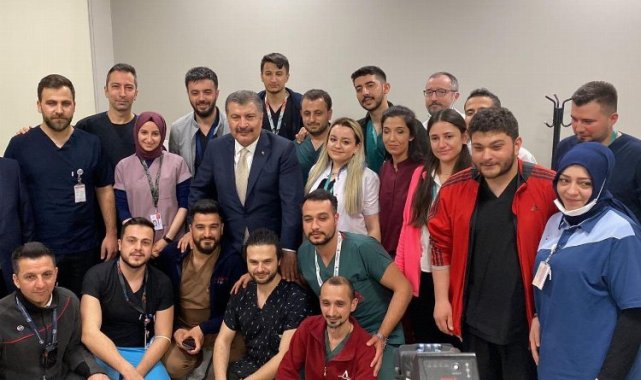 Bakan Koca'dan hastanelerde gece bayramlaşması