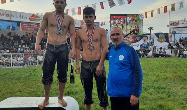 Kocaeli İzmitli güreşçiler, Antalya'dan mutlu döndü