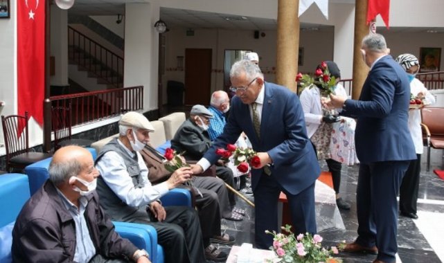 Memduh Büyükkılıç'tan 'huzurevi' ziyareti