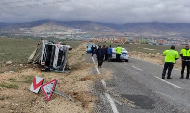 Niğde'de kamyonet devrildi: 2 yaralı