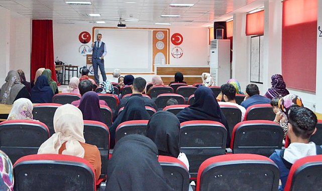 Batman'da ailelere 'arkadaş seçimi' konferansı