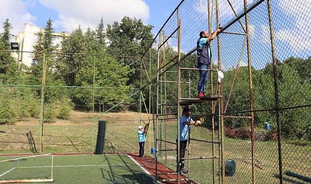 Kocaeli İzmit'te futbol sahalarına bakım