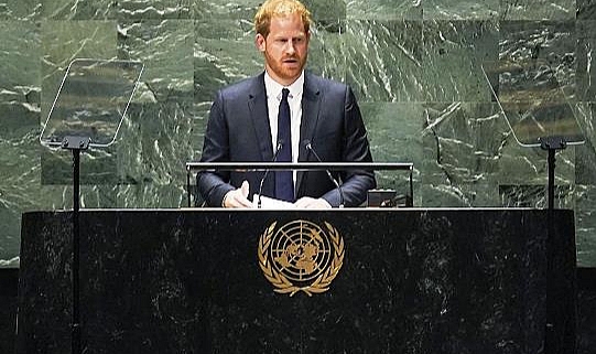 Prens Harry'nin İç Çamaşırı Striptizciden  Açık Artırmada