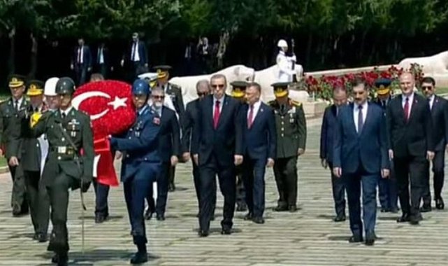 YAŞ üyeleri Anıtkabir'de