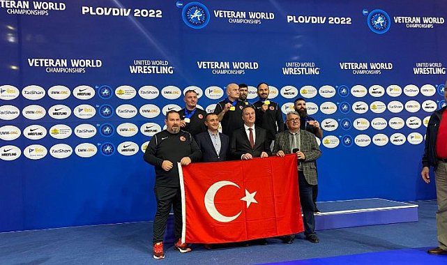 Kocaelili güreşçiler Bulgaristan'da kürsünün zirvesinde