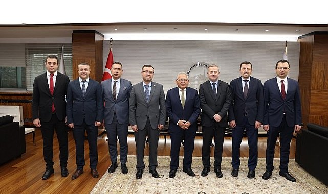 Kayseri protokolünden Büyükkılıç'a ziyaret