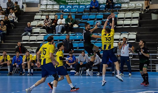 Sakarya hentbolda zirve takibini bırakmıyor