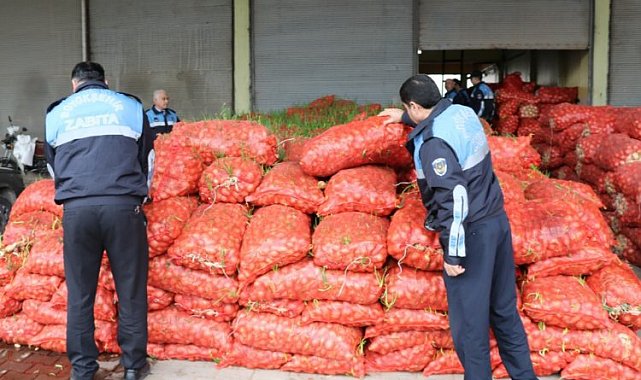 Zabıtadan sıkı denetim! Çürümüş 22 ton soğan imha edildi