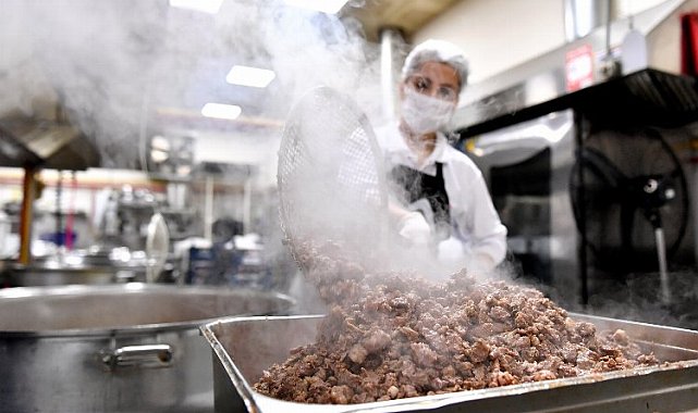 4 milyon paket yemek gariban sofralarında