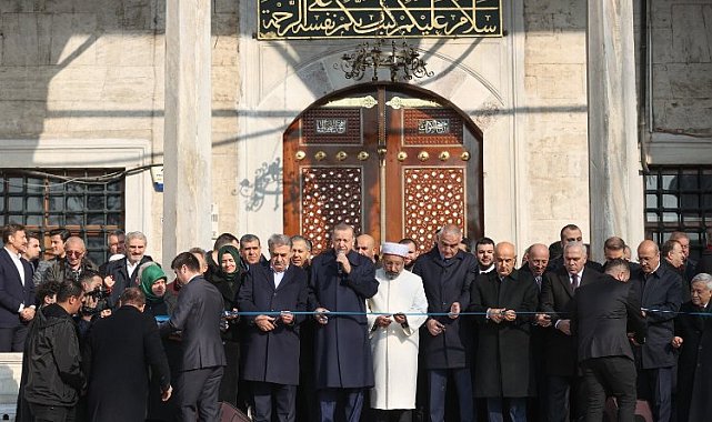 İstanbul'da restorasyonu tamamlanan Yeni Camii açıldı