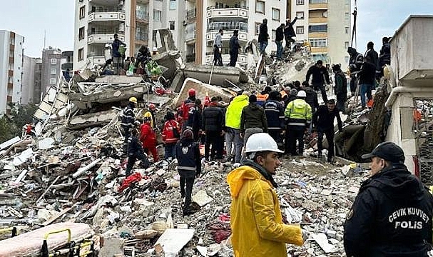 CNN: "dünyanın en büyük depremlerinden"