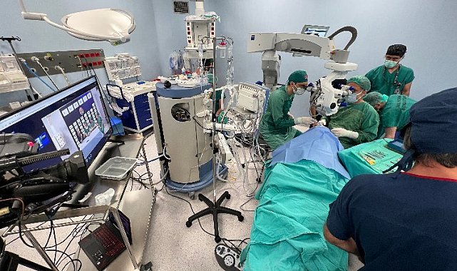 Göz hekimleri canlı yayında ameliyat yapacak