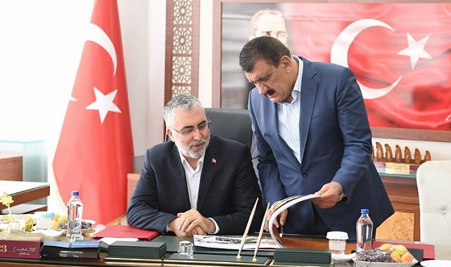 Bakan Işıkhan Malatya'da... Kayısı çiftçilerinin sorunları iletildi