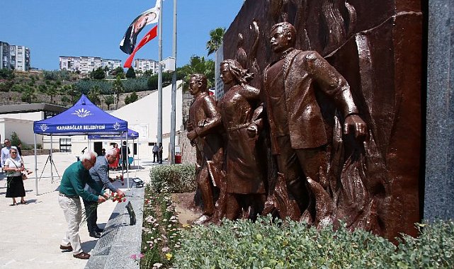 İzmir Karabağlar'da aydınlar özlemle anıldı