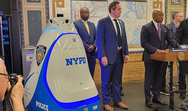 NYPD 'Robocop'! K5, Times Meydanı Metro İstasyonu’nda görev yapacak