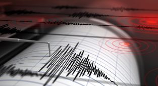 Earthquake hits US sparking fears major volcano is about to erupt