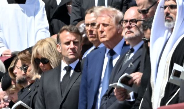 Trump's handshake snubbed by French President at Pope Francis' funeral