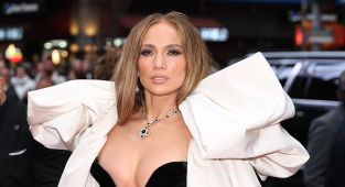 Jennifer Lopez's hairdresser thanks her for ride home after accident