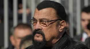 Steven Seagal shows off 400lb figure at Russia's Victory Day march
