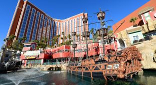 Two Las Vegas Strip hotels sued over vile creature biting guests
