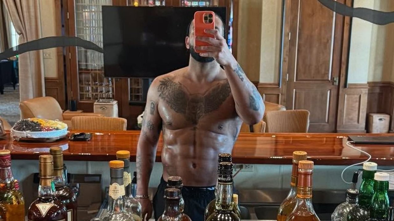 Experts weigh in on Drake photo amid plastic surgery speculation