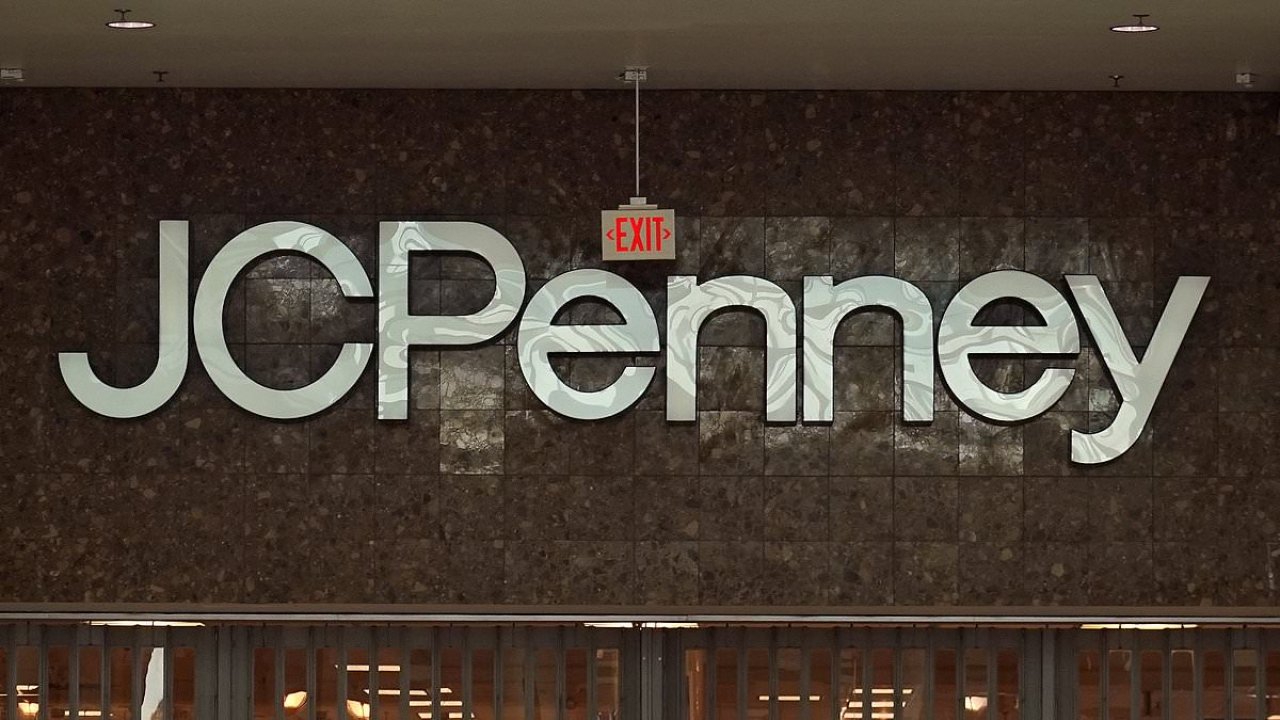 JCPenney announces HUNDREDS of staffers will lose jobs