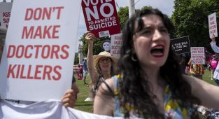 MPs vote to LEGALISE assisted dying