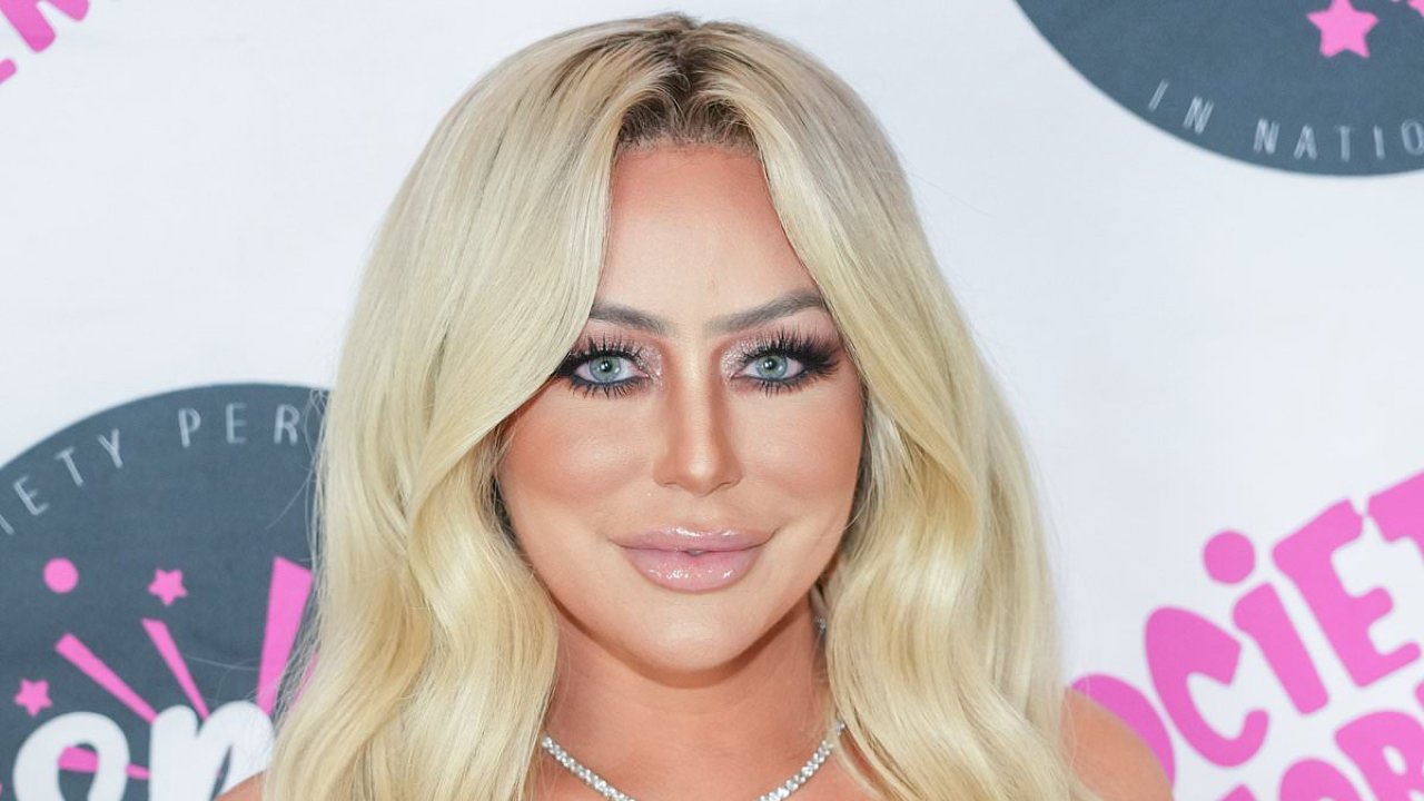 Aubrey O'Day REVERSES plastic surgery as she ditches lip fillers etc