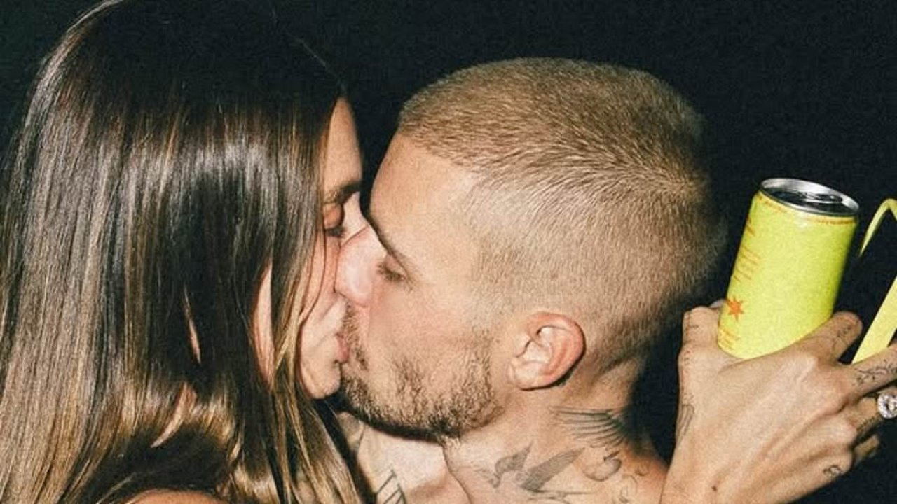 Hailey Bieber kisses shirtless Justin during boozy party
