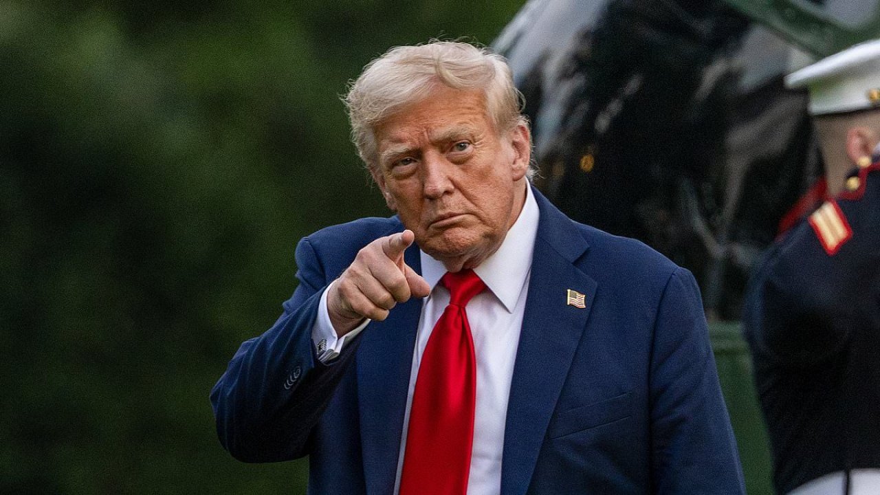 Trump's desperate plea to FBI boss to smooth over rising MAGA mutiny