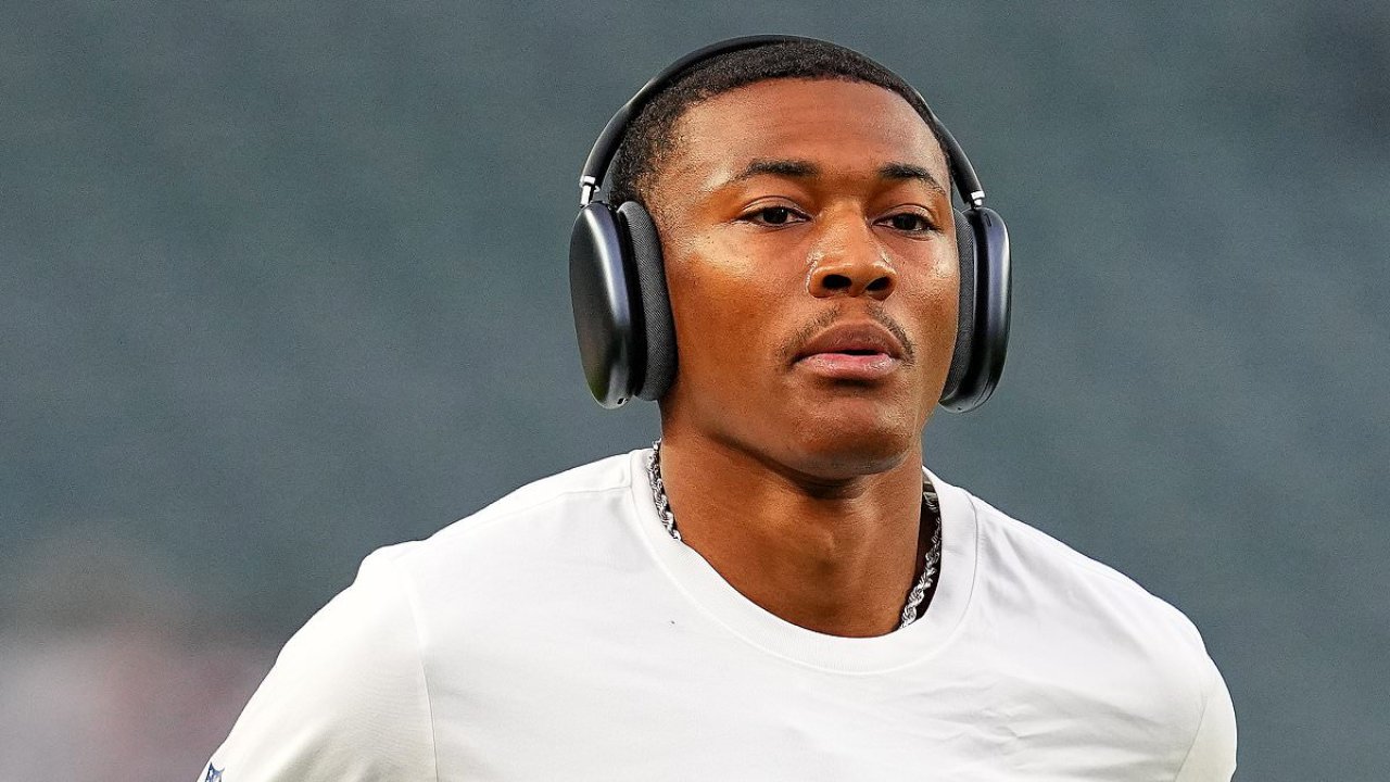 DeVonta Smith leaves fans split with VERY bold look for NFL opener