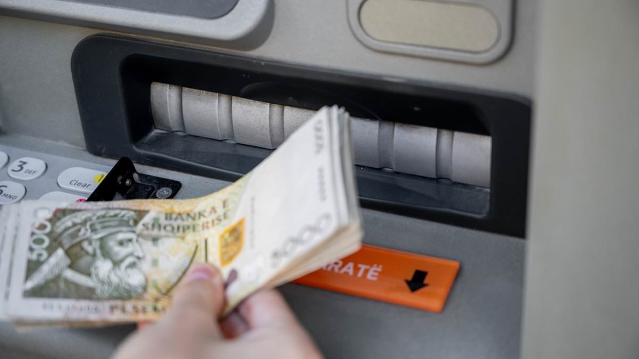 Popular European country seeks to become totally CASHLESS by 2030