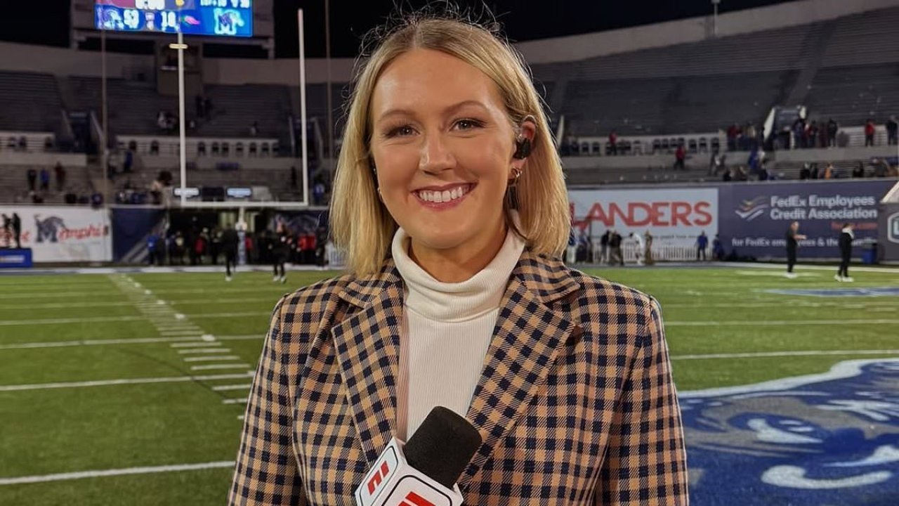 Female college football reporter gets brutally wiped out on sideline
