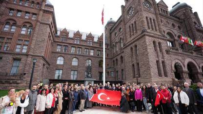 Toronto’da Cumhuriyet Bayramı coşkusu: Türk Bayrağı gururla göndere çekildi