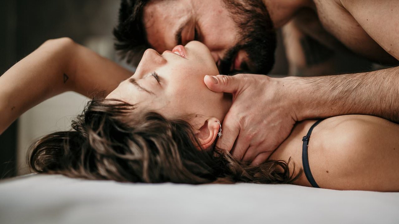 I thought everyone did this in bed now I know the truth: JANA HOCKING
