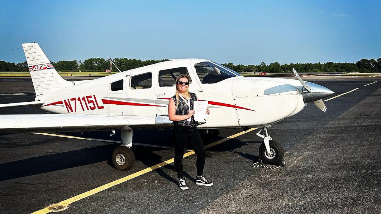 Mystery as female pilot and navy officer student die in airplane crash