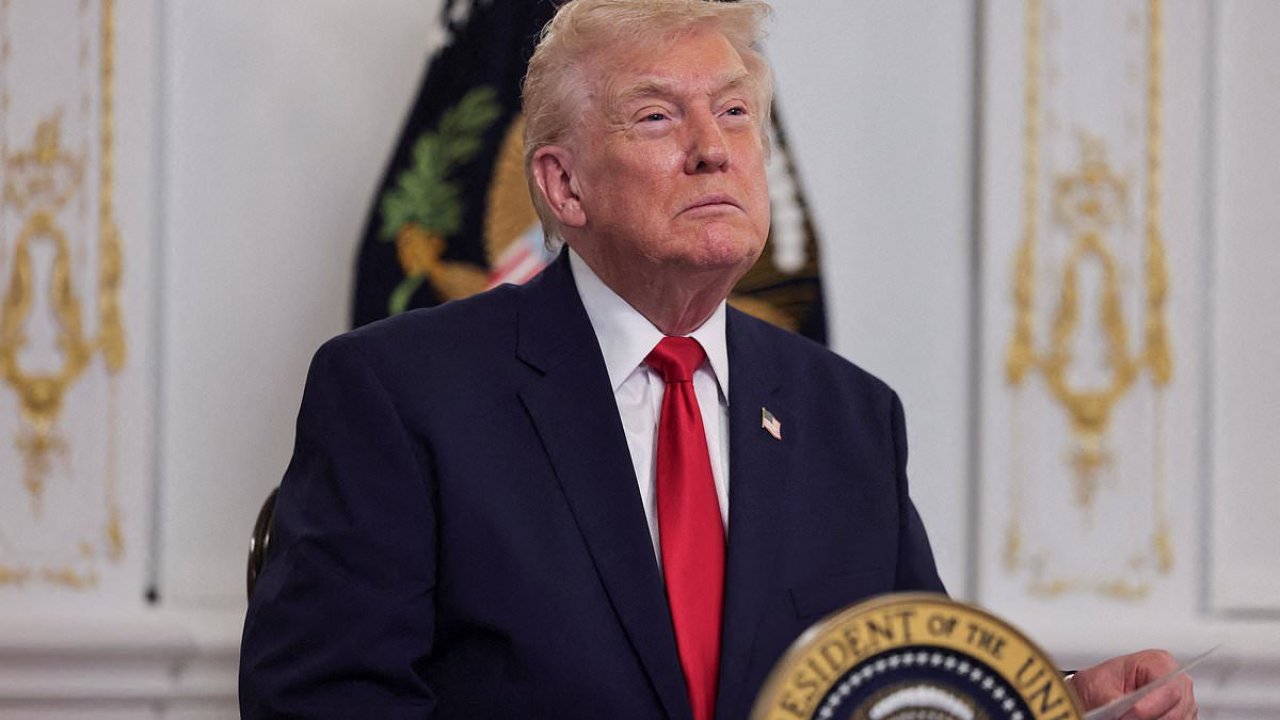 Trump declares airspace above Venezuela is to be closed entirely