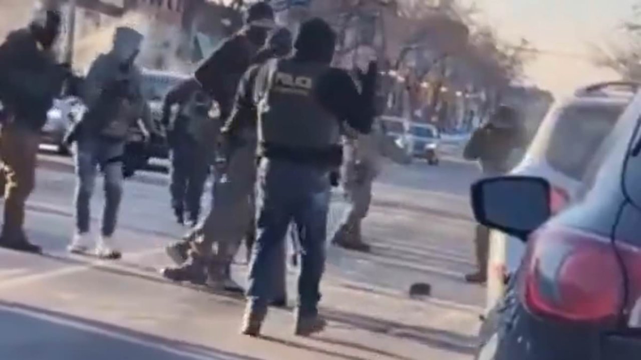 DHS officer appears to CLAP as Alex Jeffrey Pretti was killed