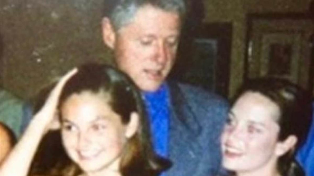 Megyn Kelly shares creepy new photo of Bill Clinton up to old tricks