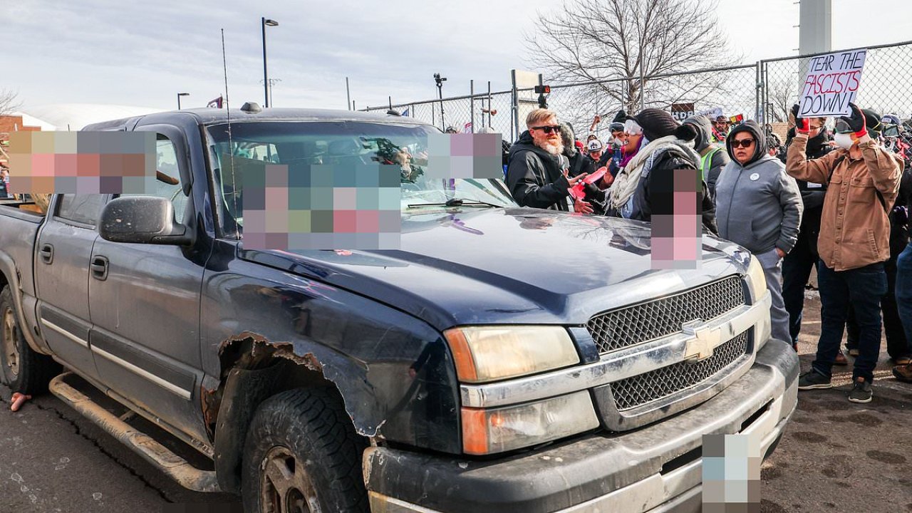 Minneapolis anti-ICE protesters throw sex toys at their own people