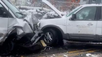 ICE Kovalamacası Newark’ta Felaketle Bitti: Üç Araç Birbirine Girdi