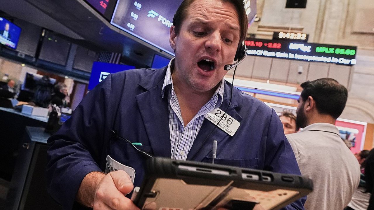 Red flag for economy as Wall Street has its worst start since 1995