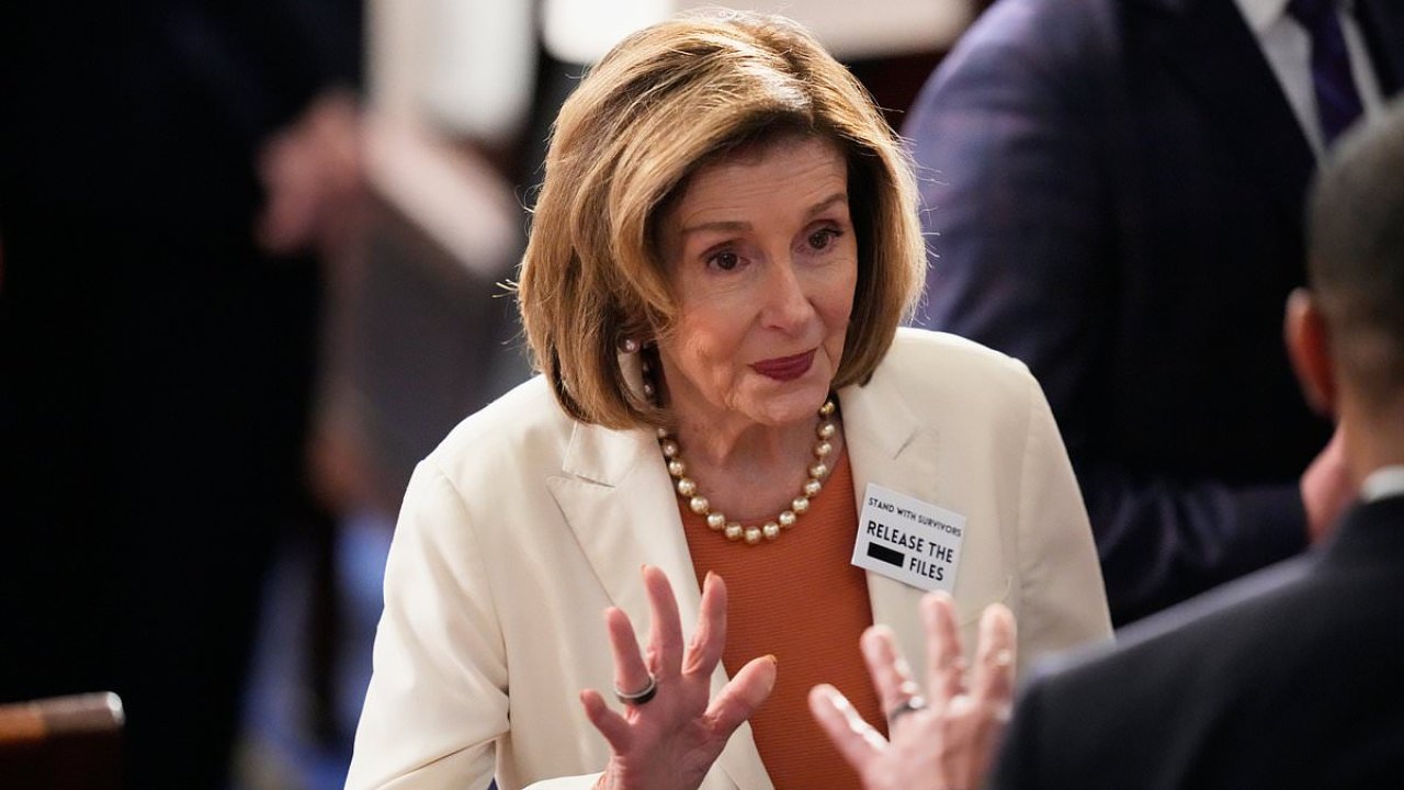 Trump mercilessly mocks Nancy Pelosi over insider trading allegations