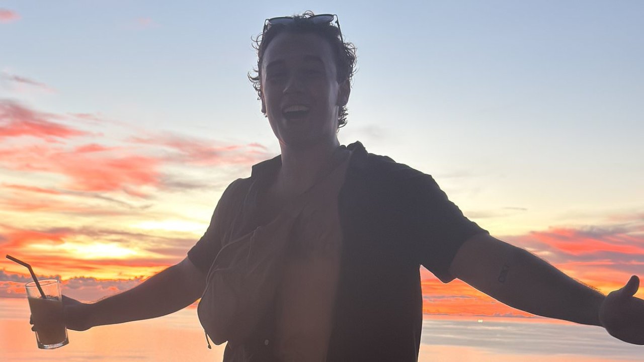 Full-time traveler with no job shares money-saving hacks he uses