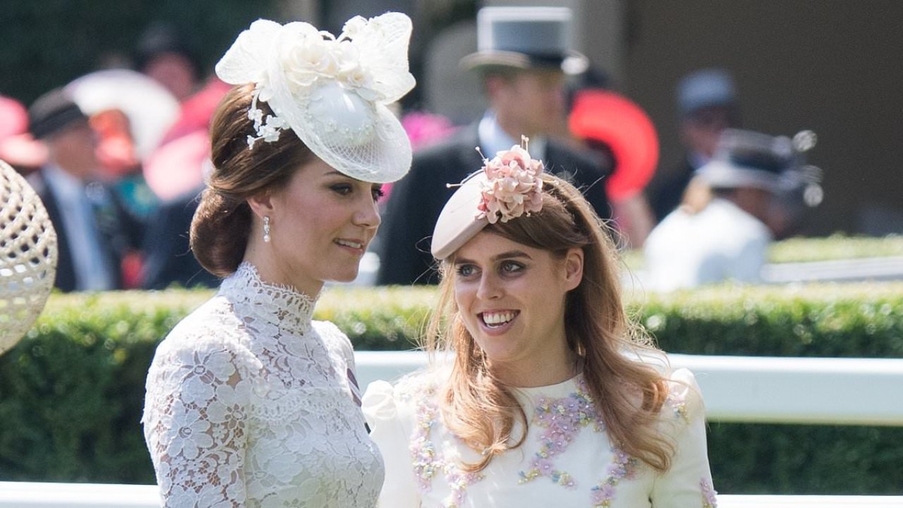 Kate's 'frosty' encounter with Beatrice, claims body language expert